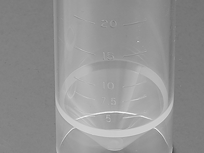 管體表面刻度清晰，方便觀察，準確度±2%